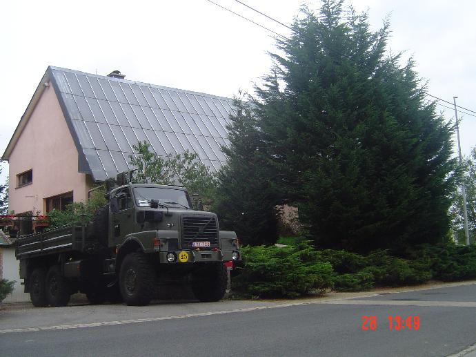 camion VOLVO 6x6 avec grue 